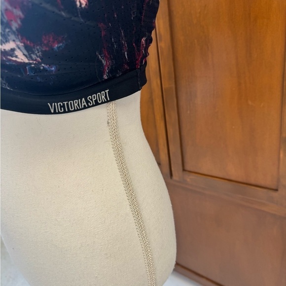 VICTORIA SPORT by Victoria’s Secret sports bra 34DD adjustable straps - Picture 4 of 7